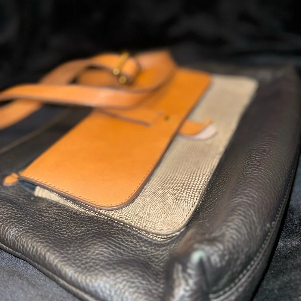 Fossil Black and Tan Crossbody Bag with Structured Elegance